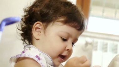 Şirin Bebek evde eğlenmek