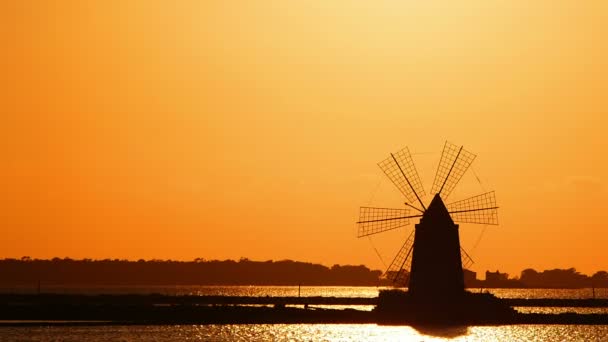 Sun going down behind a windmill — Stock Video