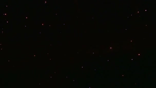 Esplosioni di fuochi d'artificio nel cielo — Video Stock