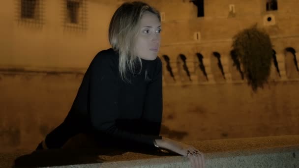 Depresif genç kadın — Stok video