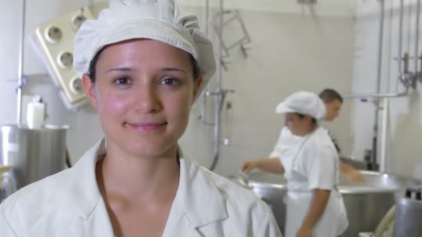 Fabryki produkujące mozzarella — Wideo stockowe