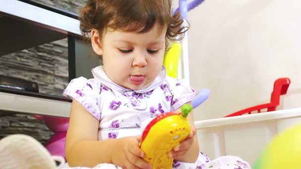 Child playing with her toys at home — Stockvideo