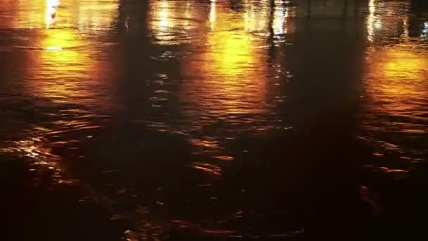Наводнение на реке ночью: Рим — стоковое видео