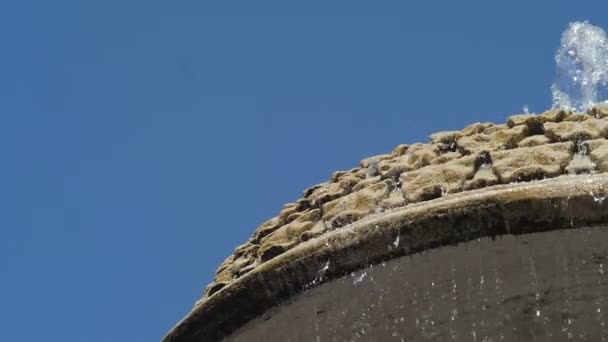 Fontein op het Sint-Pietersplein — Stockvideo