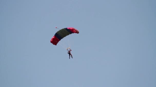 Парашутний стрибок парашутист — стокове відео