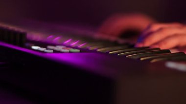 DJ el altında kayıt stüdyosu