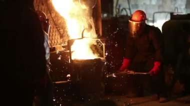 Erimiş demir dökme