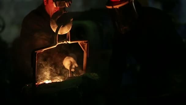 Pouring of molten iron — Stock Video
