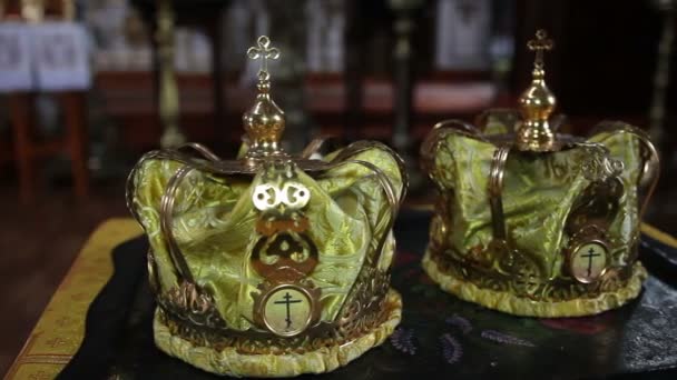 Orthodox wedding crowns — Stock Video