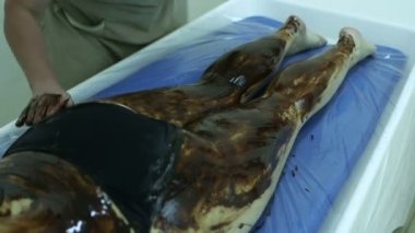 çikolata bir kaplıcada kullanarak Cilt Masaj