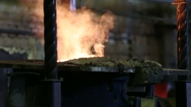 Erimiş demir dökme