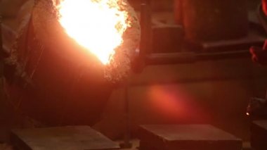 Erimiş demir dökme