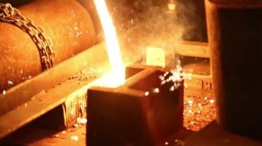 Erimiş demir dökme