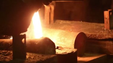 Erimiş demir dökme