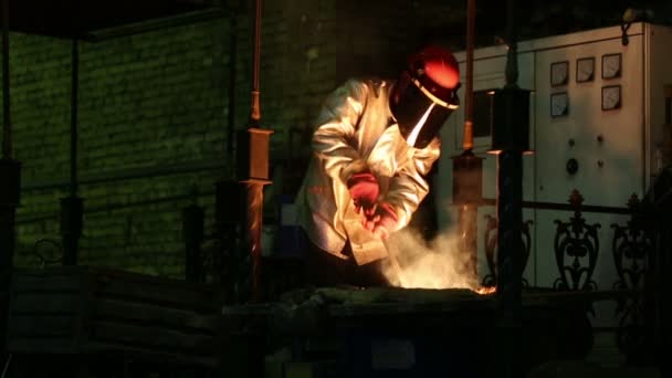 Pouring of molten iron — Stock Video