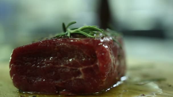 Chef sprinkles spice steak — Stock Video