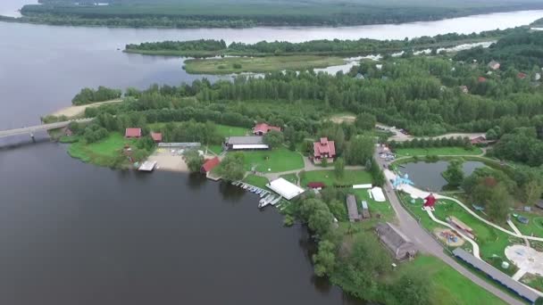 Nehir erial görünümünde Köyü — Stok video