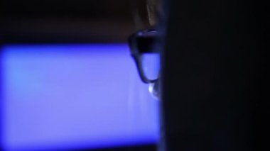 hacker kız bilgisayar çalışır