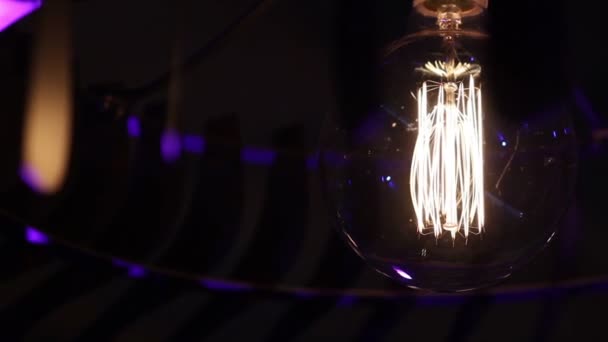 Таинственная старая лампочка — стоковое видео