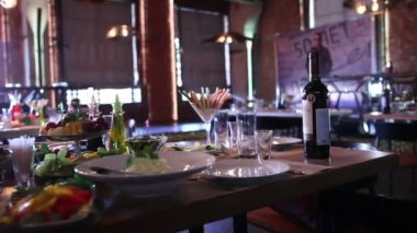 iyi restoranda yemek