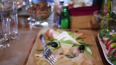 iyi restoranda yemek