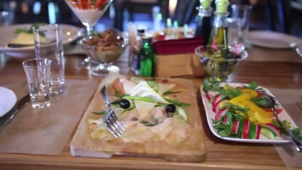 Чудова їдальня в ресторані — стокове відео