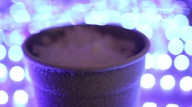 Duman ile kova şampanya için. Kuru buz.