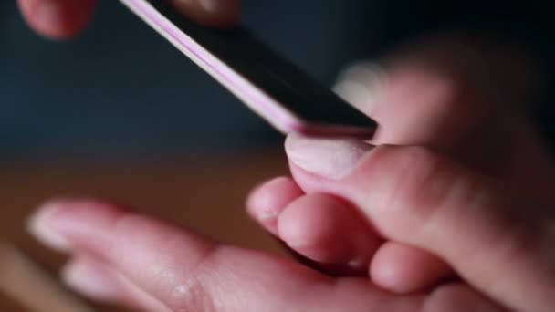 Maestro haciendo manicura . — Vídeos de Stock