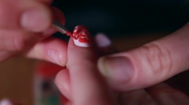 Kadın manikür alma bir Güzellik Salonu