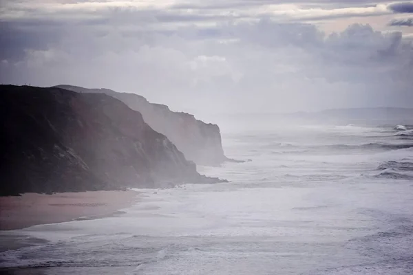 Klippen Die Von Großen Wellen Des Atlantiks Der Küste Der — Stockfoto