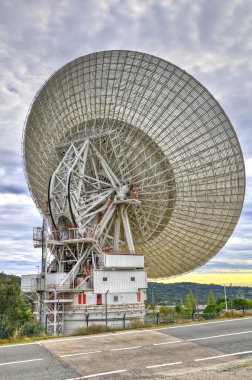 büyük parabolik iletişim anten