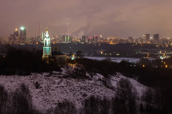 Panorama, Moscow, Russia, look Krylatskiye hills, Nativity of the Blessed Virgin Mary (Krylatskoye). — Stock Photo, Image