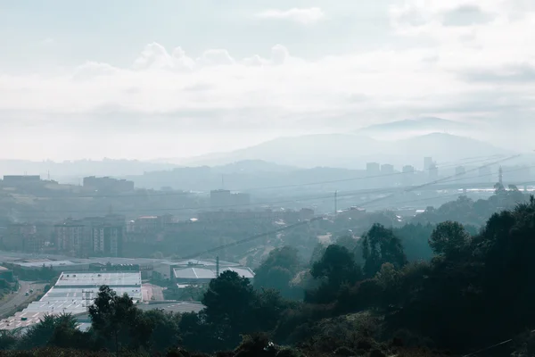 Ochtend uitzicht vanaf de heuvel in Bilbao. Spanje. — Stockfoto