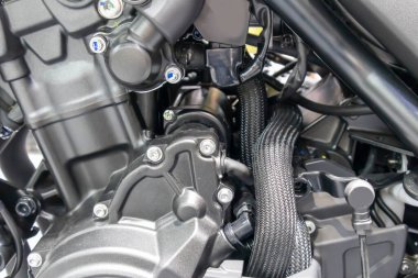 Motosiklet Motorları ve Motosiklet Parçaları Yüksek Kaliteli Örülmüş Motosiklet Boruları