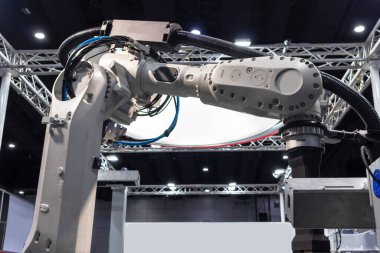 Robotic arms in large industrial production systems and robotic management systems