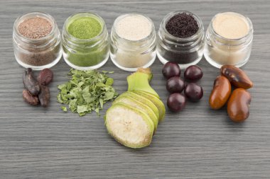 Süper gıdalar - kakao, moringa, muz, acai, chachafruto. toz.