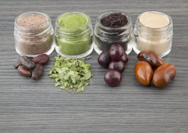 Süper gıdalar - kakao, moringa, acai, chachafruto. toz.