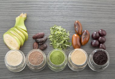 Süper gıdalar - kakao, moringa, muz, acai, chachafruto. toz.