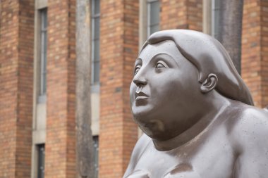 Medellin, Kolombiya - 21 Şubat 2016. Fernando Botero heykel Plaza Botero gösterilen; turistler için büyük bir cazibe