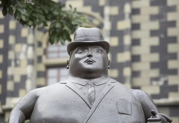 Medellin, Kolombiya - 21 Şubat 2016. Fernando Botero heykel Plaza Botero gösterilen; turistler için büyük bir cazibe