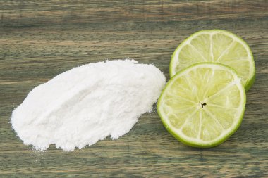 pişirme soda (sodyum bikarbonat) ve limon.