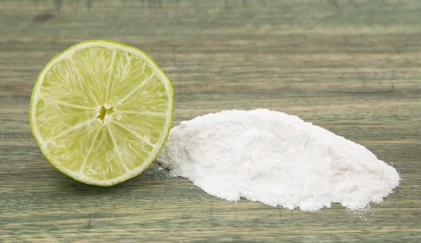 pişirme soda (sodyum bikarbonat) ve limon.