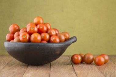 Zengin ve kırmızı kiraz domates