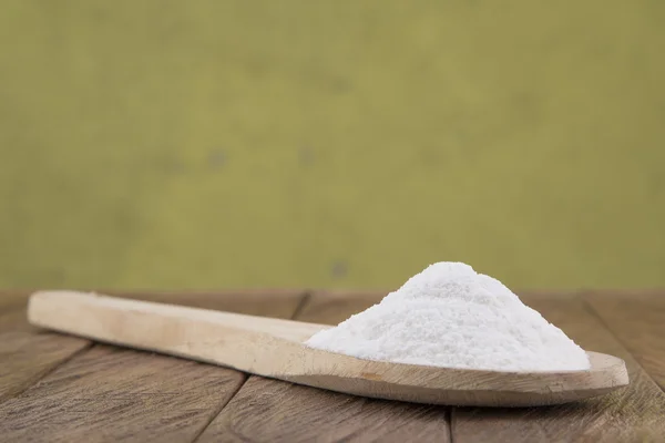 Baking soda (Sodium bicarbonate) on a wooden spoon — Stock Photo, Image