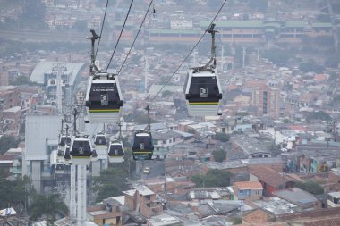 Medellin, Kolombiya üzerinde 30 Ocak 2016. Metrocable ulaşım şehir.