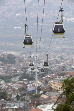 Medellin, Kolombiya üzerinde 30 Ocak 2016. Metrocable ulaşım şehir.