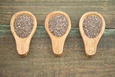 Chia tohum ahşap arka plan üzerinde