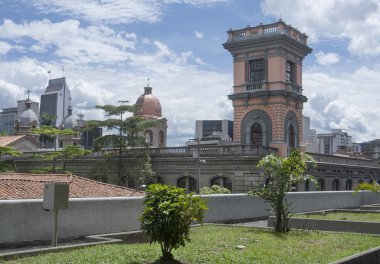 Medellin - Kolombiya, 18 Haziran 2016. Cloister San Ignacio. Cloister San Ignacio ilk Fransisken manastır ve sonra şehir merkezinde bir Cizvit Okulu, koltuğunda bir yapıdır.