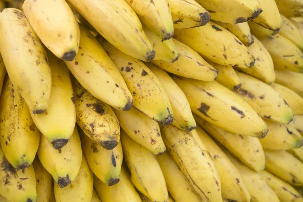 Bunch of ripened bananas at grocery store — Stock Photo, Image