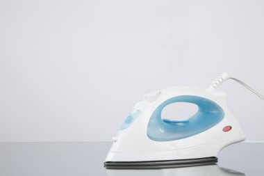 Giysi yumuşatmak için demir cihazı